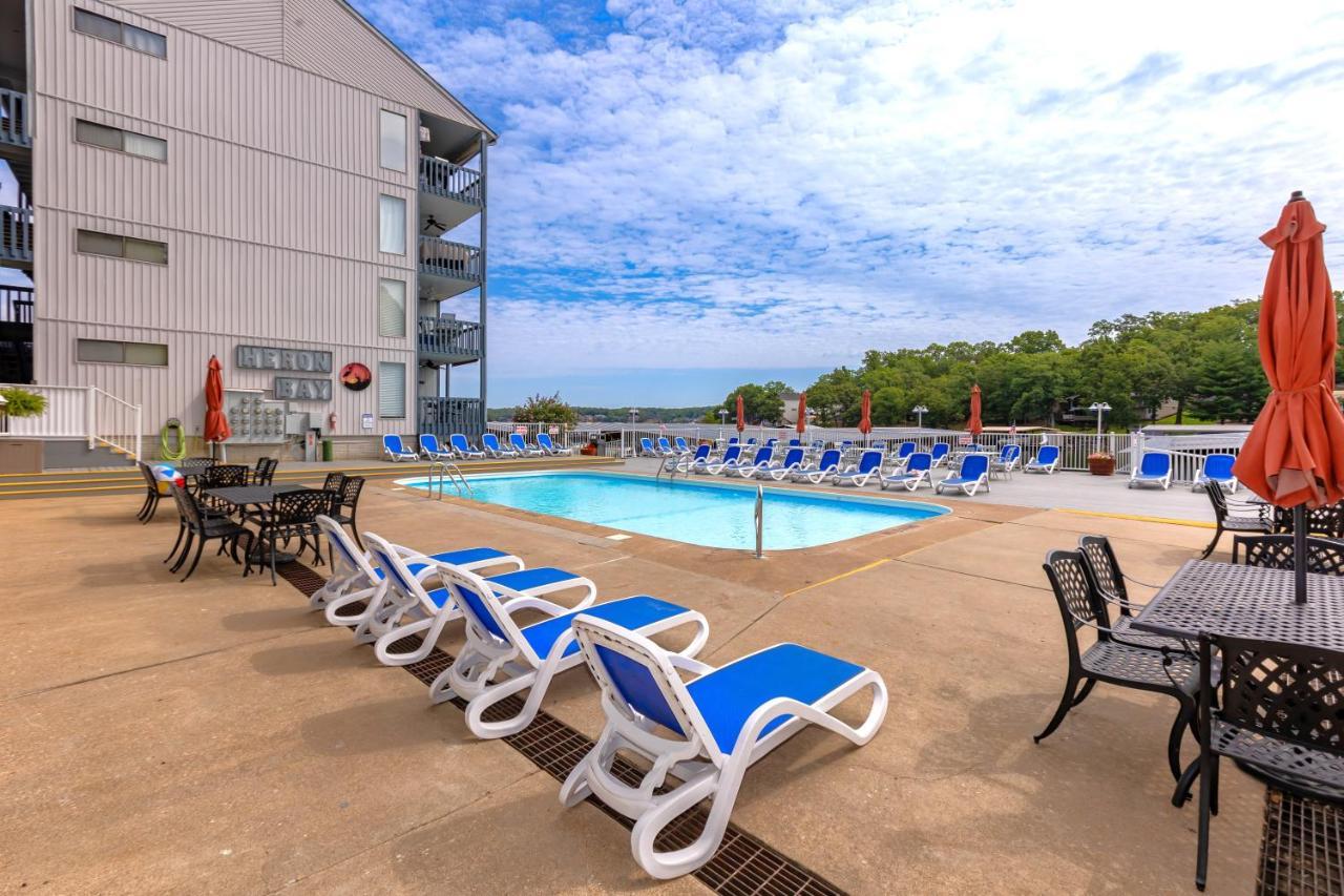 B Lakefront! Remodeled, Boat Slip, Patio Views, Pool, Boat Ramp, Wifi Osage Beach Exterior foto
