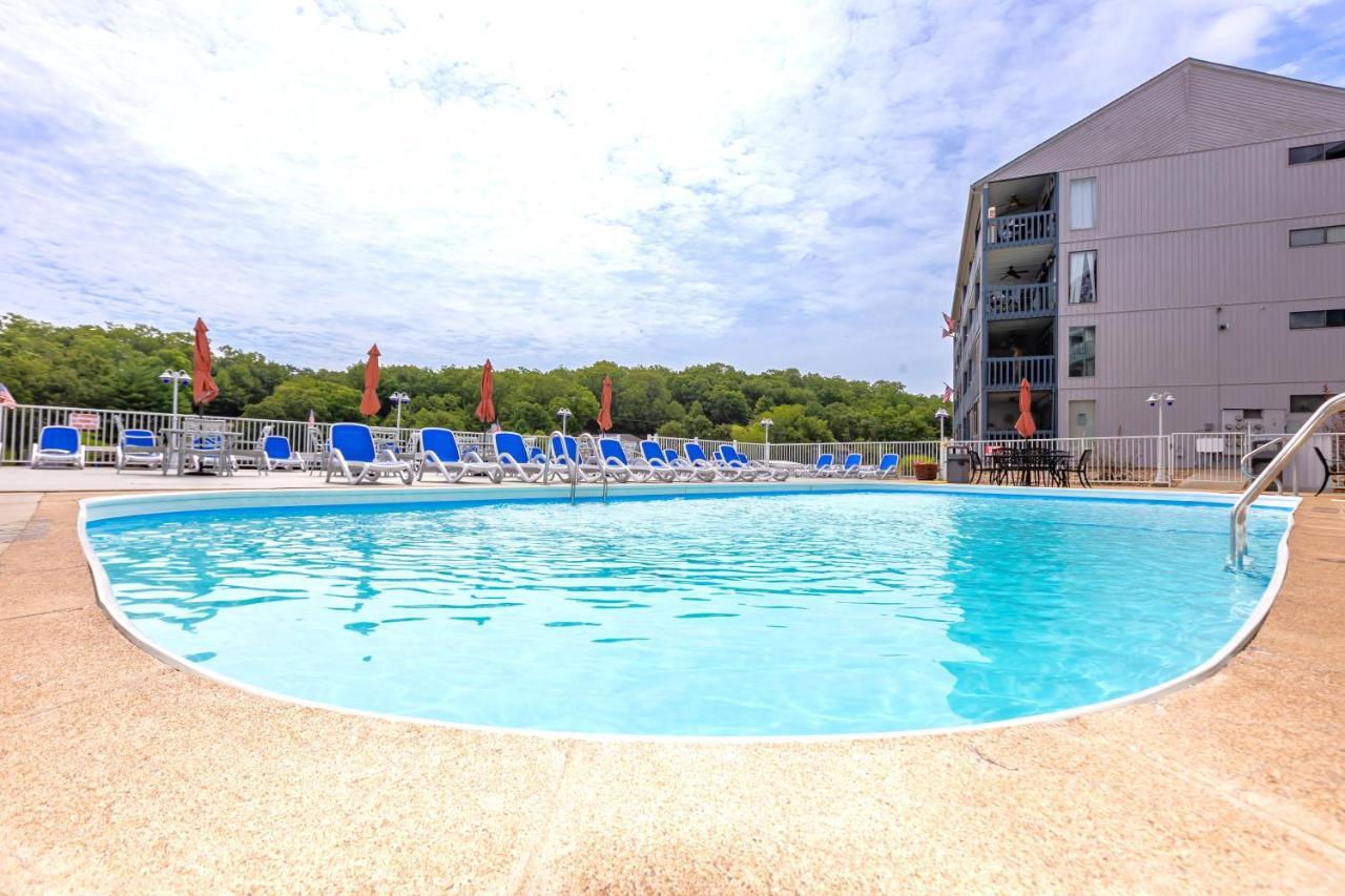 B Lakefront! Remodeled, Boat Slip, Patio Views, Pool, Boat Ramp, Wifi Osage Beach Exterior foto