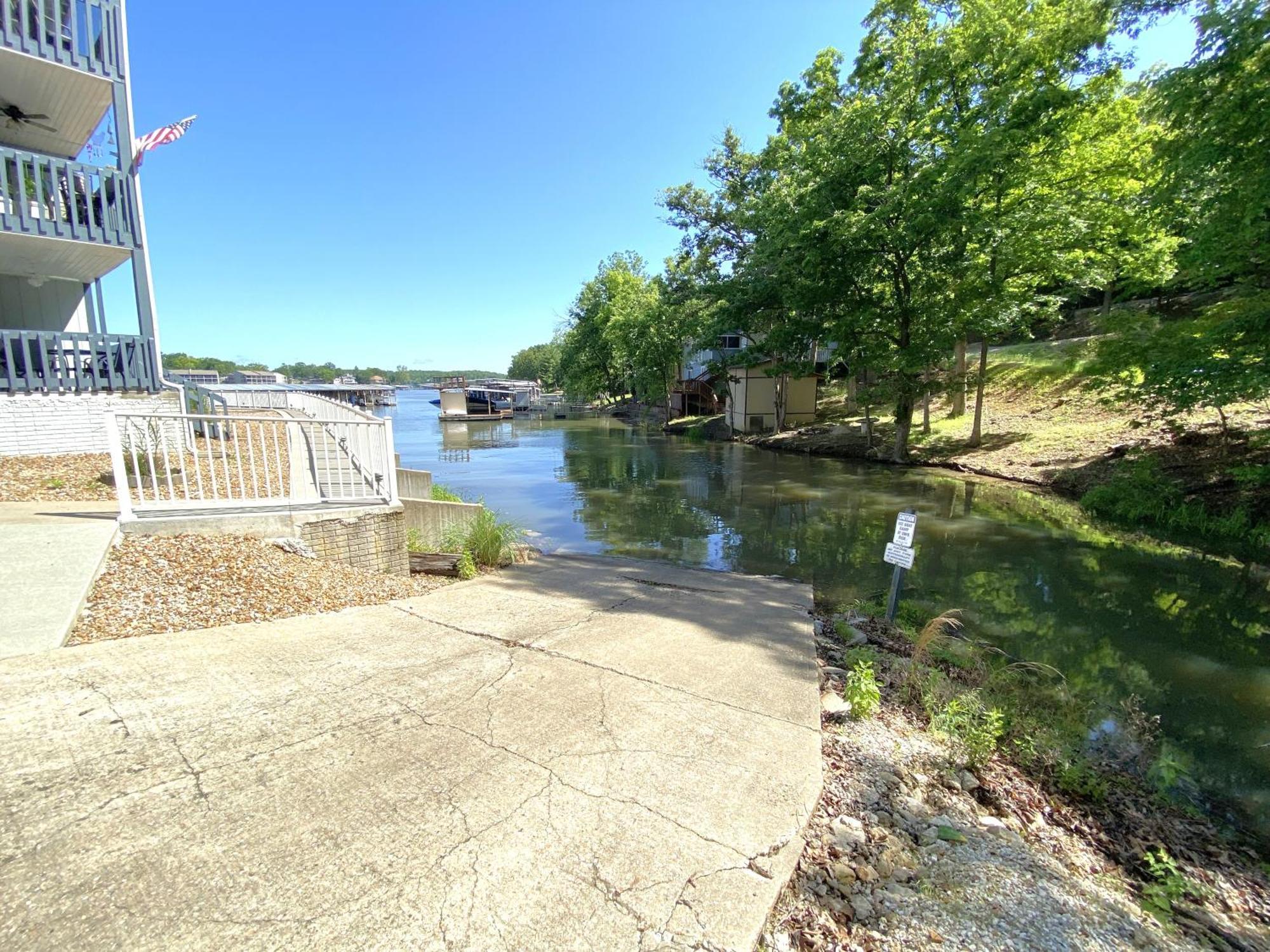 B Lakefront! Remodeled, Boat Slip, Patio Views, Pool, Boat Ramp, Wifi Osage Beach Exterior foto