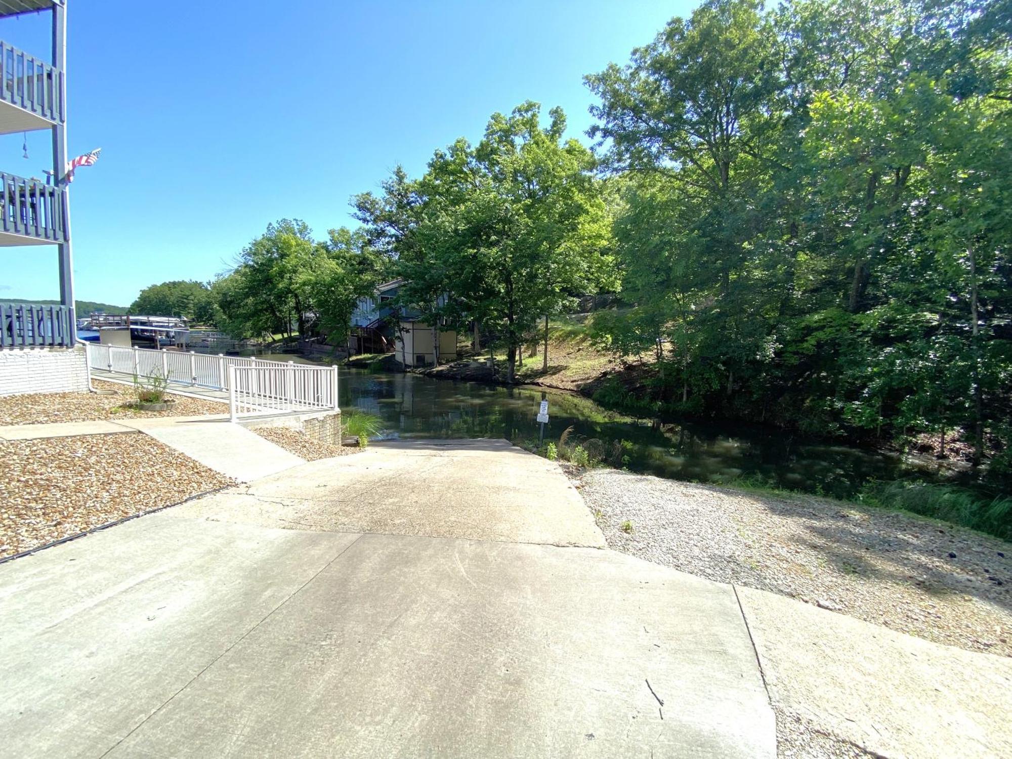 B Lakefront! Remodeled, Boat Slip, Patio Views, Pool, Boat Ramp, Wifi Osage Beach Exterior foto